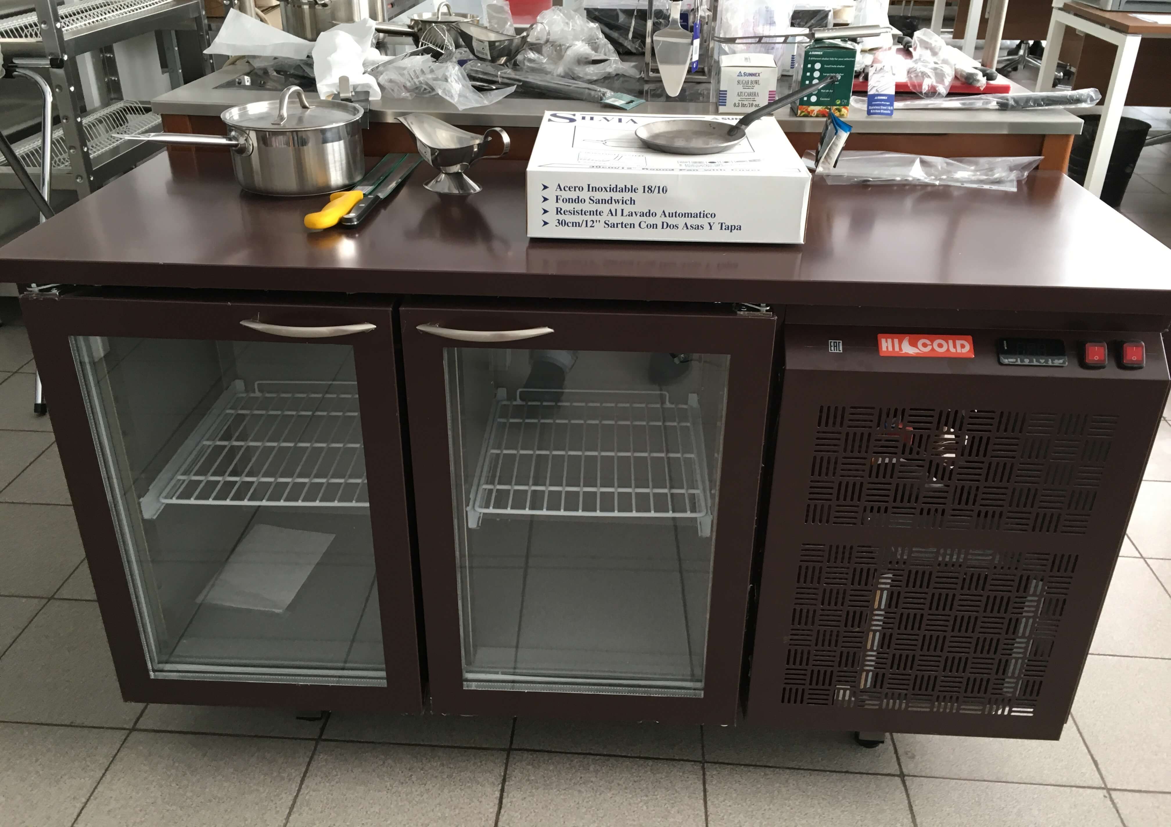 Купить холодильный стол Hicold в Москве